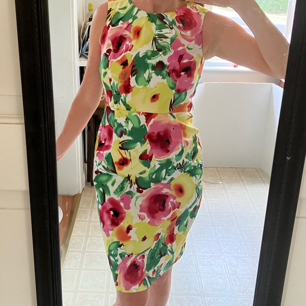 I.N. Studio Petite vibrant floral sheath dress size 6P - pleated round neckline